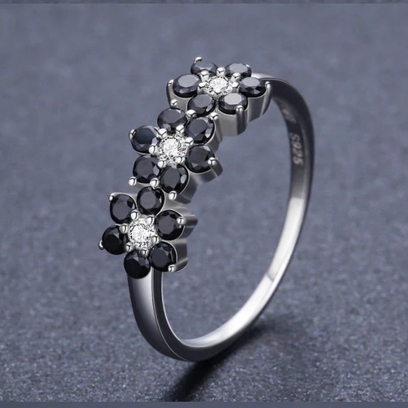 Jewelry - Beautiful Sterling Silver Ring